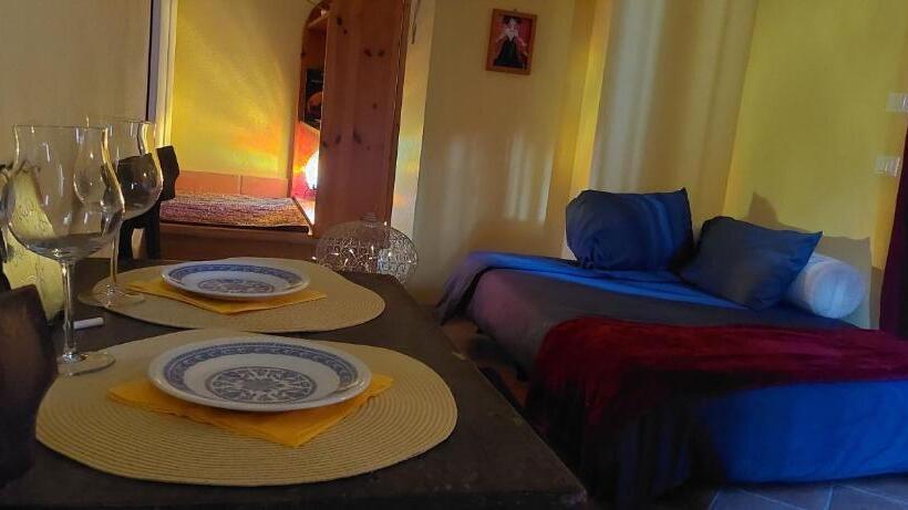 スタンダードスタジオ, Monte Degli Elci B&b
