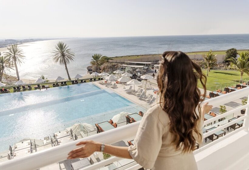 اتاق استاندارد با بالکن و چشم‌انداز دریا, Crowne Plaza Muscat, An Ihg