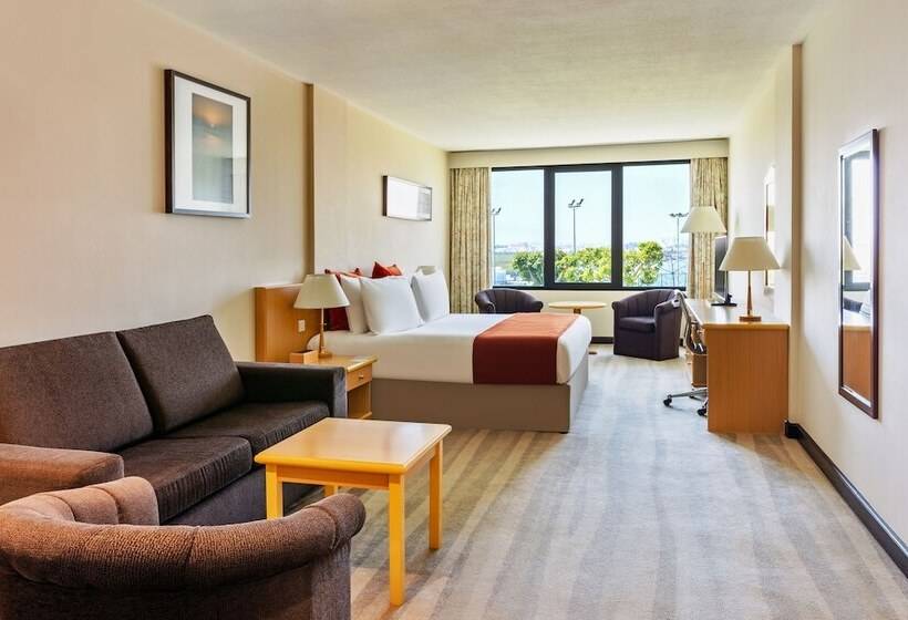 اتاق خانوادگی, Crowne Plaza Muscat, An Ihg