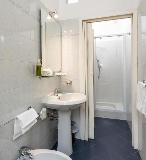 Economy Triple Room, Minerva