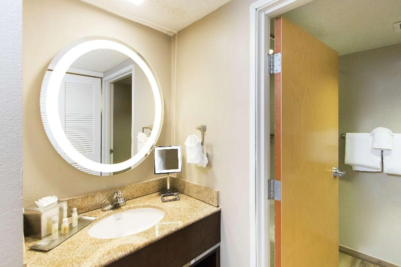 キングサイズベッドのスタンダードルーム, Doubletree Resort By Hilton Grand Key   Key West