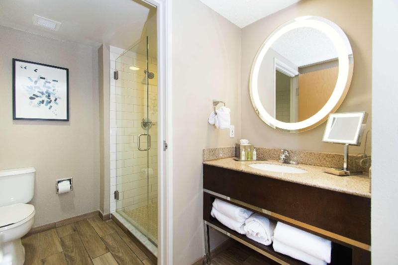 キングサイズベッドのスイートルーム, Doubletree Resort By Hilton Grand Key   Key West