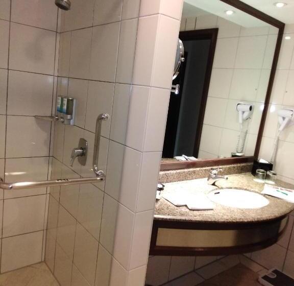 Номер Deluxe, Eastin Hotel Kuala Lumpur