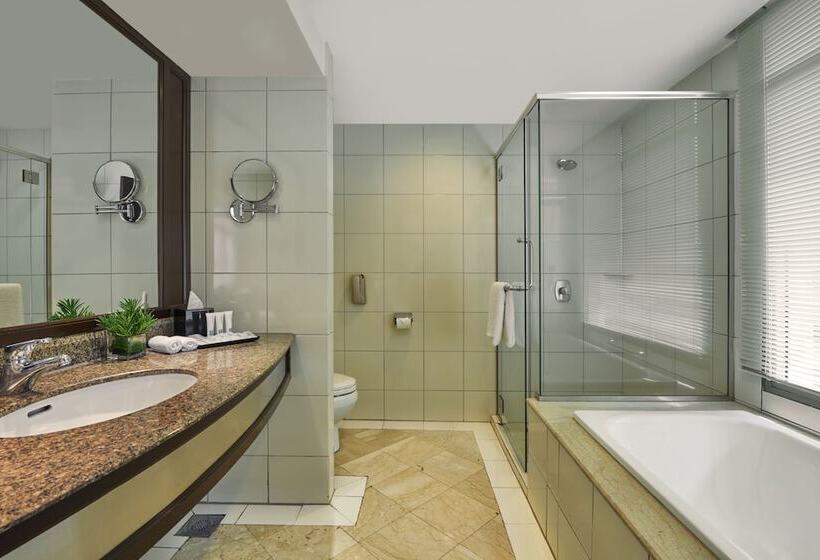 Номер Deluxe, Eastin Hotel Kuala Lumpur
