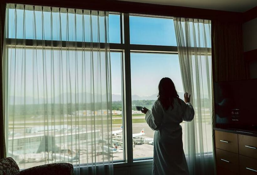 اتاق استاندارد با تخت بزرگ, Fairmont Vancouver Airport Interminal