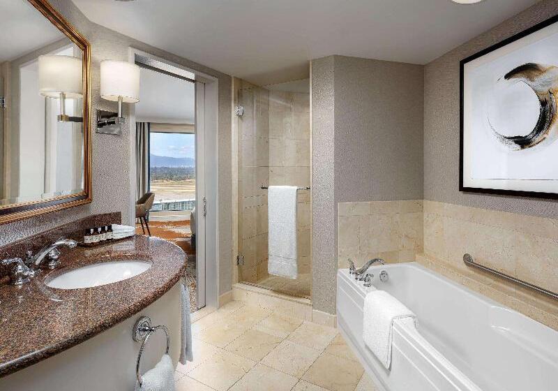 اتاق استاندارد با تخت بزرگ, Fairmont Vancouver Airport Interminal