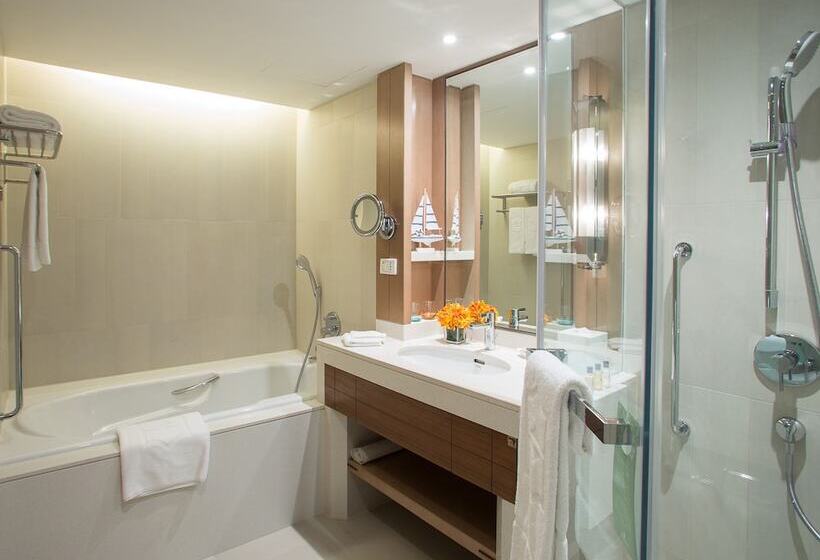 Номер Deluxe, Shangri La Qingdao   May Fourth Square