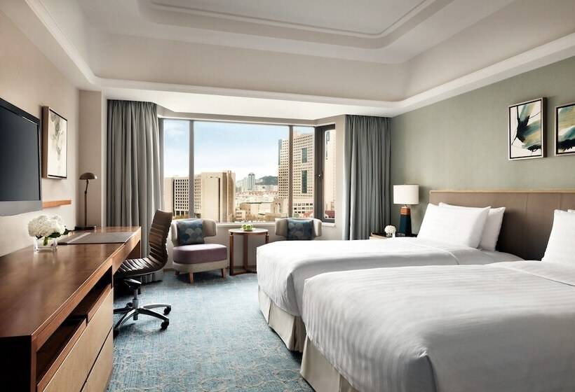 Номер Deluxe, Shangri La Qingdao   May Fourth Square