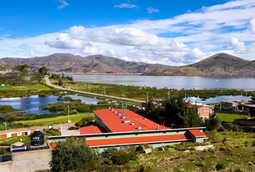 اتاق سوپریور, Lake Titicaca