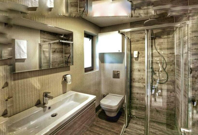 Номер Стандарт Вид на Бассейн, The D Hotel Spa & Resort