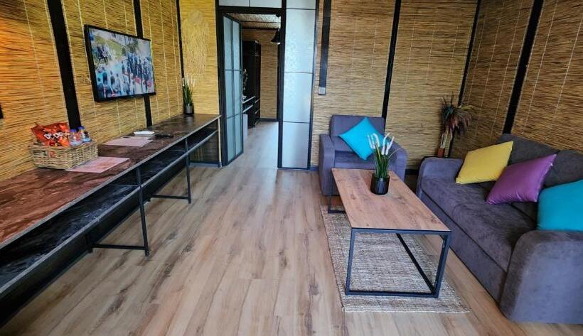 Бунгало Deluxe, The D Hotel Spa & Resort