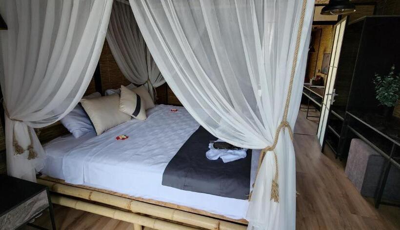 Бунгало Deluxe, The D Hotel Spa & Resort