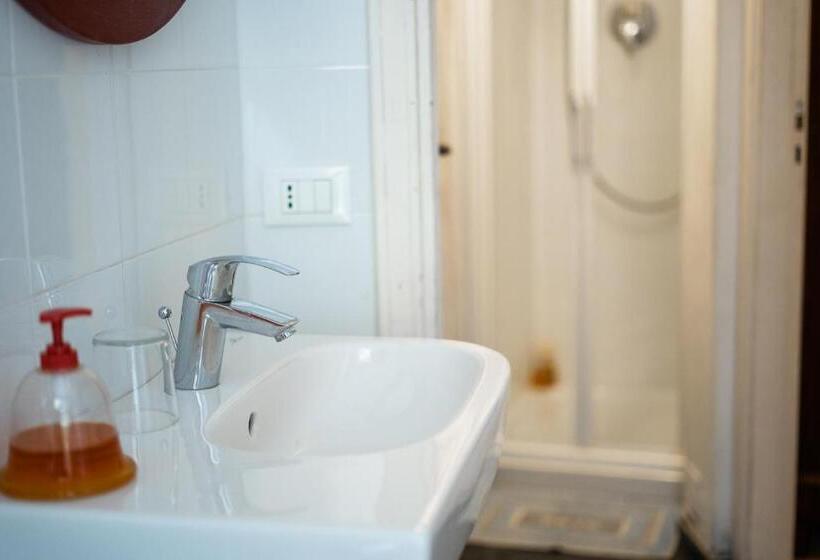 اتاق لوکس سه تخته, Antico Pozzo Bed And Breakfast