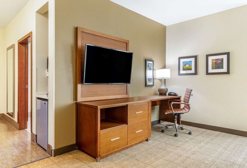 Люкс, Comfort Inn & Suites Lakewood By Jblm