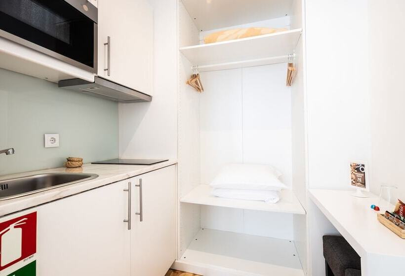 استودیوی استاندارد با چشم‌انداز شهر, Mystay Porto Batalha