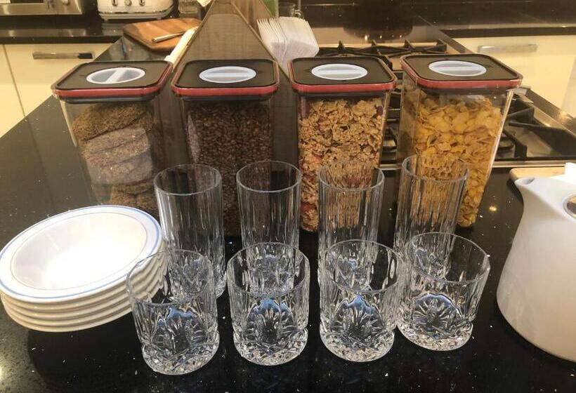 اتاق اکونومی, South Avenue B&b