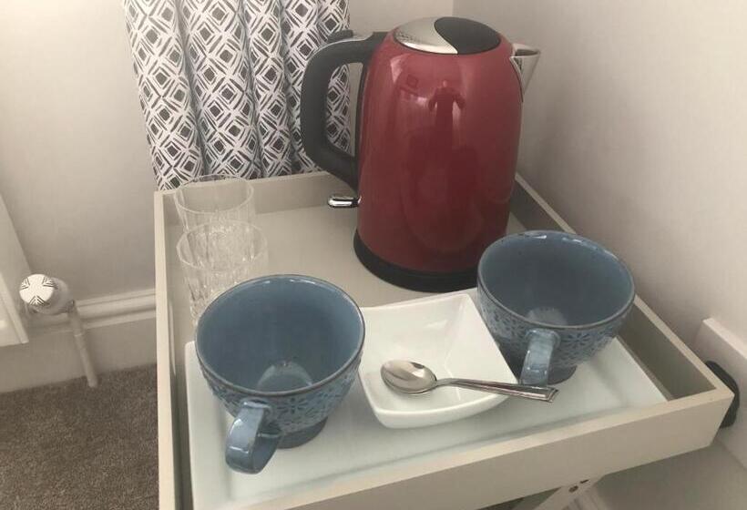 اتاق اکونومی, South Avenue B&b