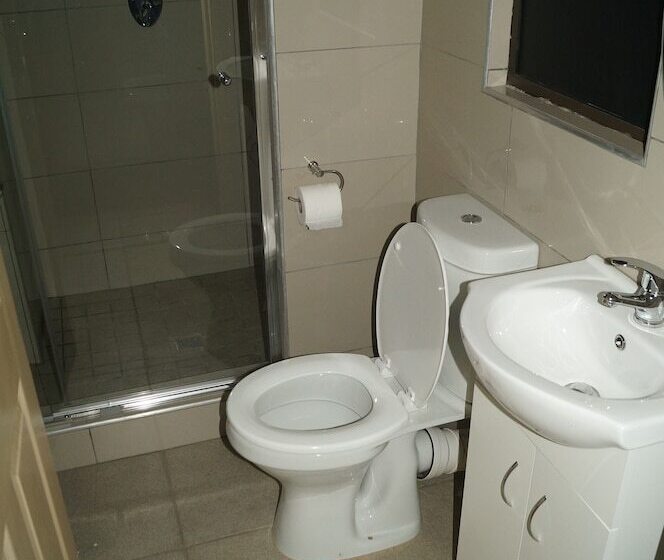 اتاق خانوادگی, Miraton Eastgate Suites