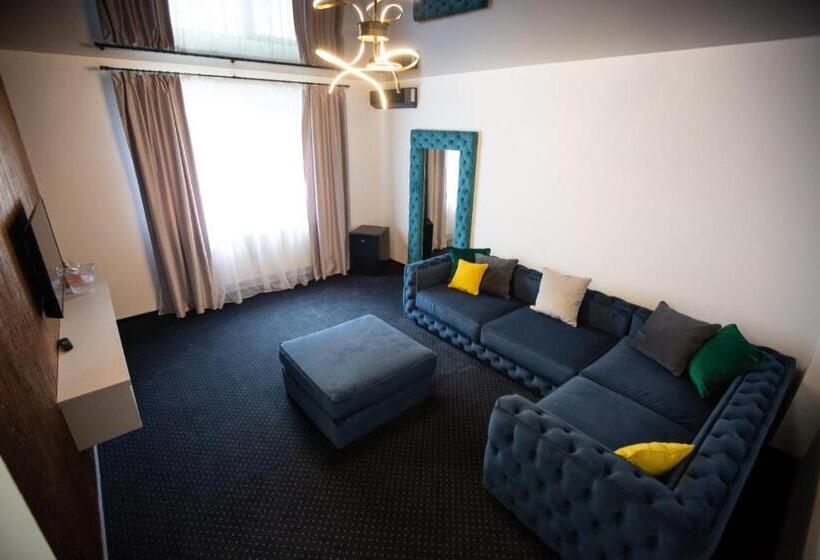Family Suite, Renato House
