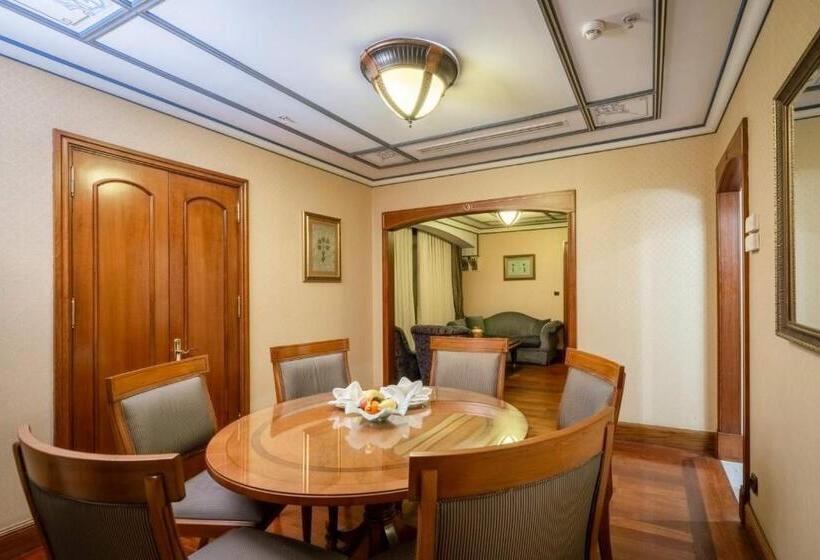 سوئیت با چشم‌انداز, The Central Palace Taksim