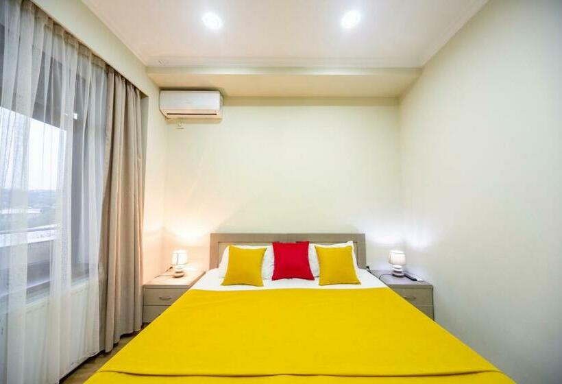 اتاق استاندارد سه تخته با بالکن, Tskaltubo Hotel Terrace