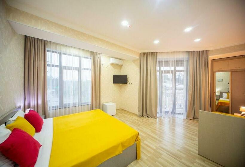 اتاق استاندارد سه تخته با بالکن, Tskaltubo Hotel Terrace