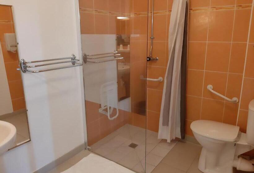 Номер Стандарт Адаптированный для Инвалидов, Home Des Pins Sarl