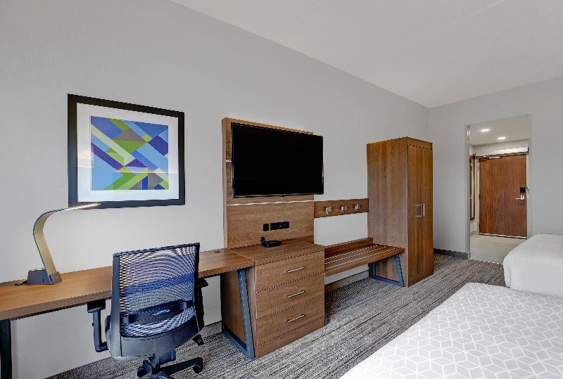 残疾人使用的带特大床的标准间, Holiday Inn Express & Suites   Port Elgin