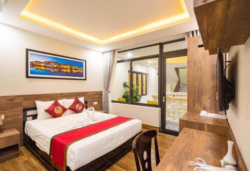 اتاق خانوادگی تودرتو, The Lit Villa Hoi An