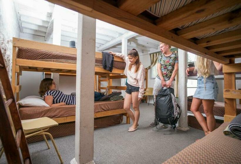 Кровать в Многоместном Номере с Общей Ванной, Port Fairy Yha