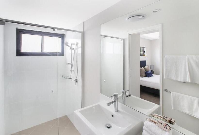 2 베드룸 인테리어 아파트, Direct Collective   Sea Breeze Mooloolaba
