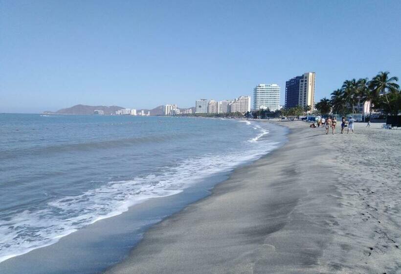 اتاق سوپریور سه تخته, West Plaza