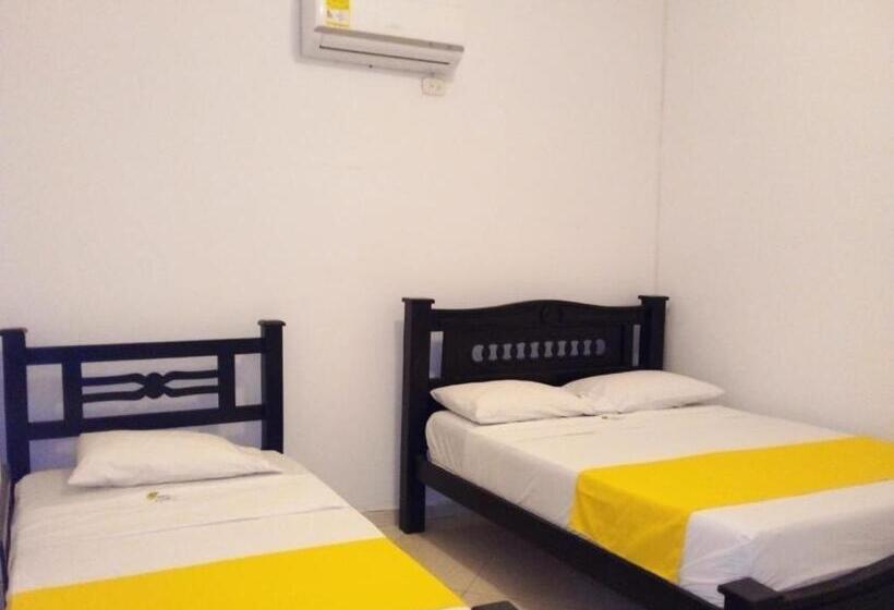 اتاق سوپریور سه تخته, West Plaza