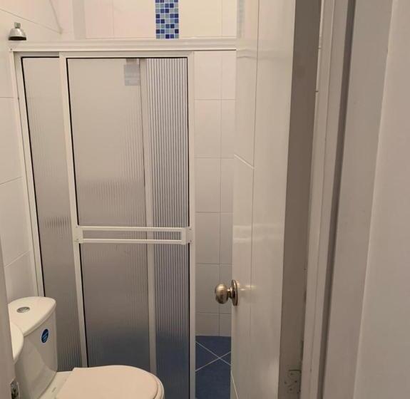 اتاق استاندارد چهار تخته, West Plaza