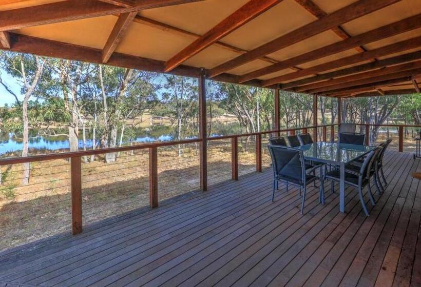 Апартаменты 3 Спальни, Sommerville Valley Tourist Park & Resort