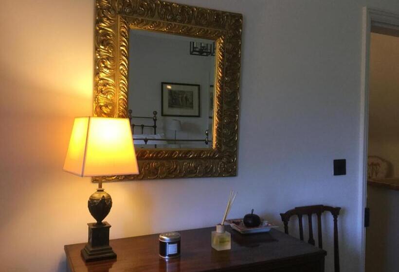 Номер Стандарт, Higher Melcombe Manor