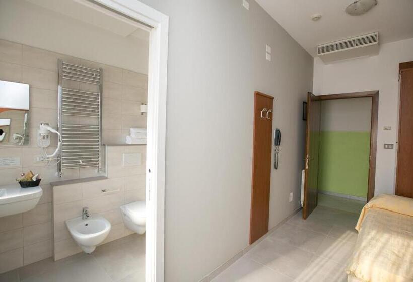 标准单人间, Albergo Arcobaleno