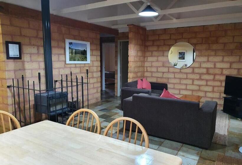 오두막, Little River Farm Cottages
