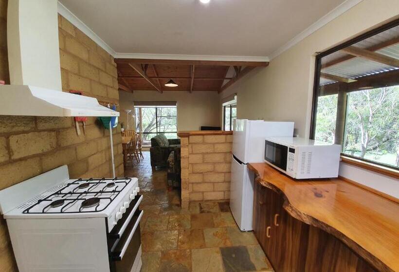 오두막, Little River Farm Cottages