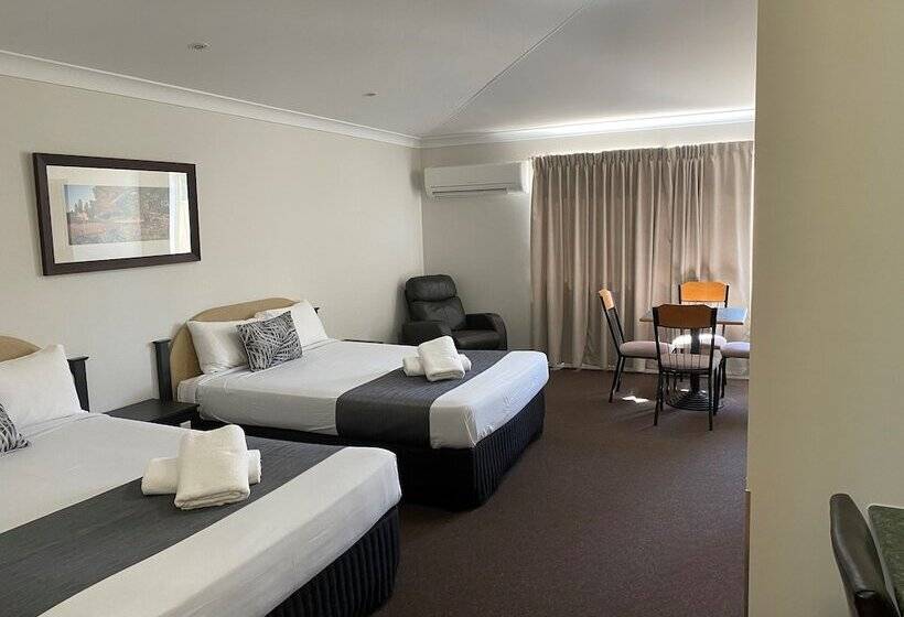 行政房间, Emerald Explorers Inn