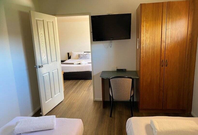 غرفة عائلية, Emerald Explorers Inn