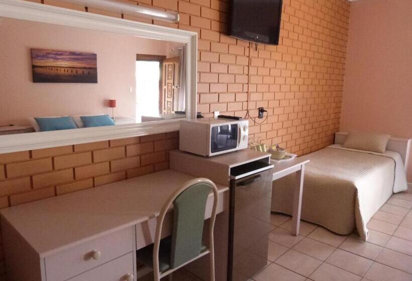 חדר משפחתי, Fullarton Motor Lodge