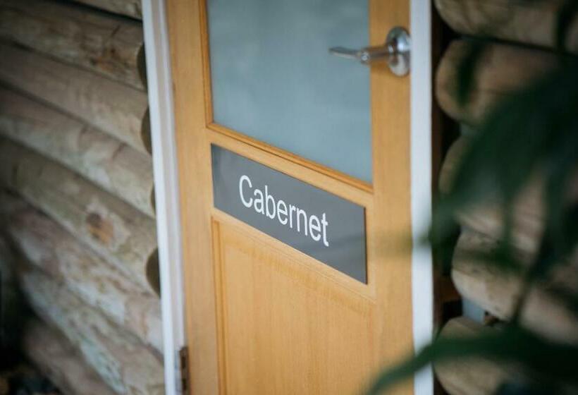 스위트 킹사이즈 침대, Elfin Hill Vineyard Accommodation