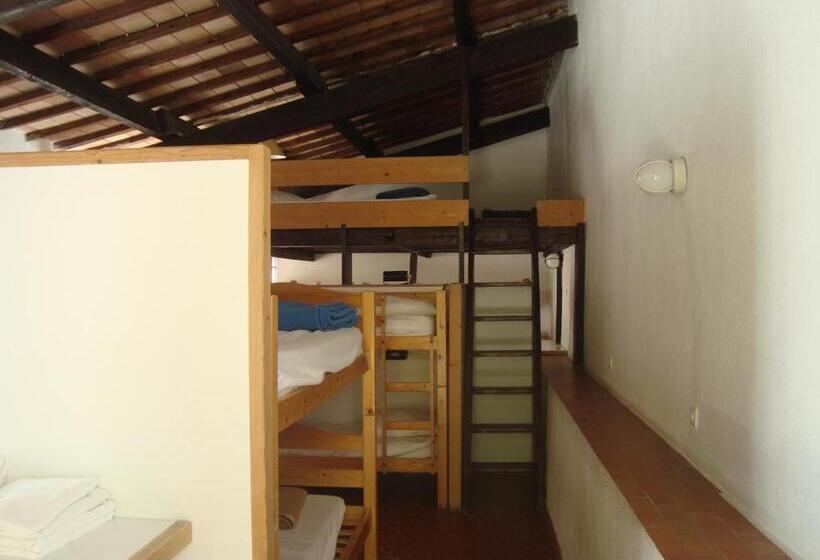 Кровать в Общей Комнате, Auberge Des Seguins