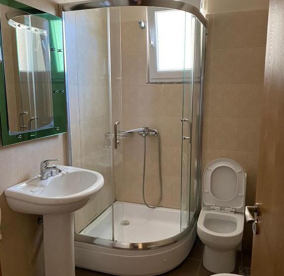 סוויטה משפחתית, Eval Hotel Sarande