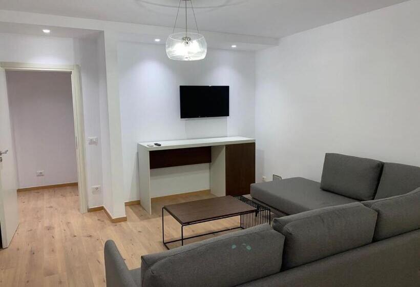 סוויטה משפחתית, Eval Hotel Sarande