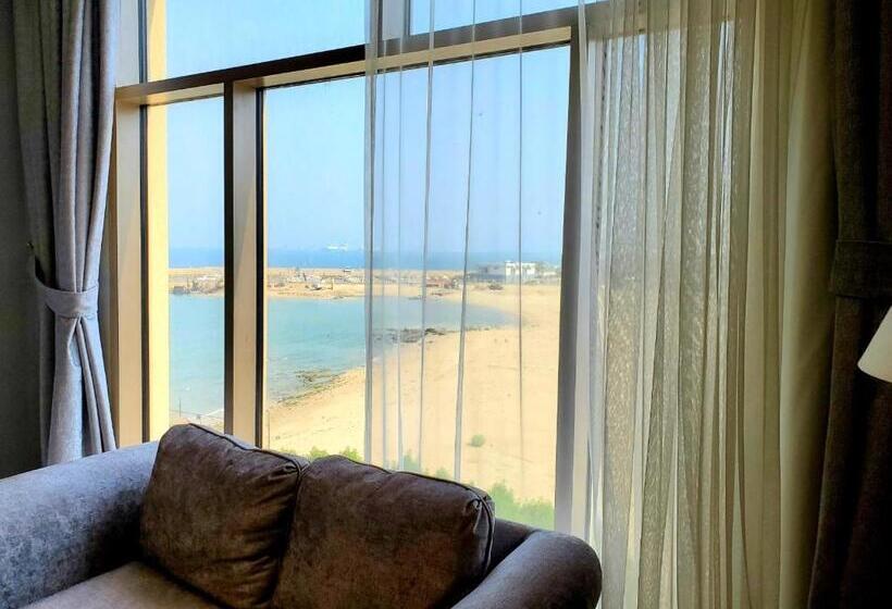 اتاق لوکس با چشم‌انداز دریا, Al Kout Beach