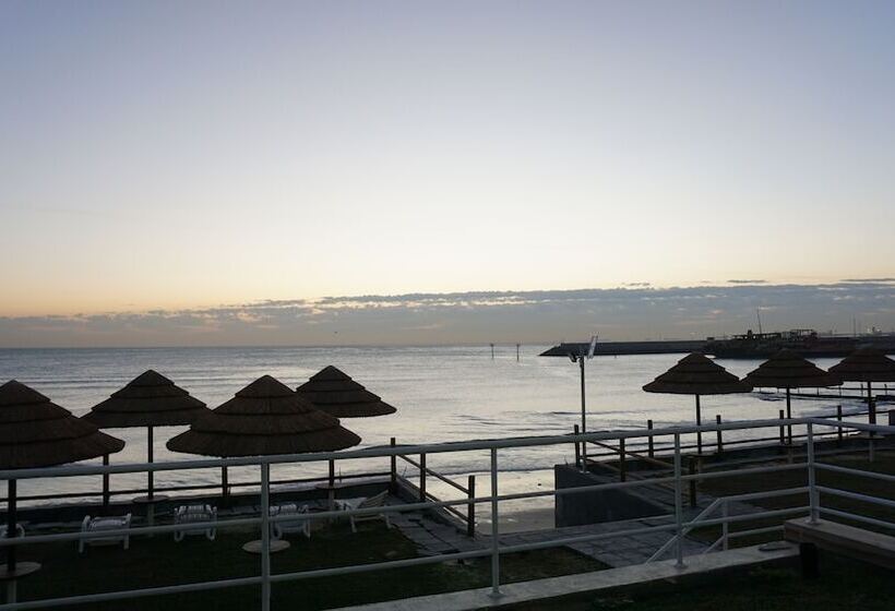 سوئیت 2 خوابه, Al Kout Beach