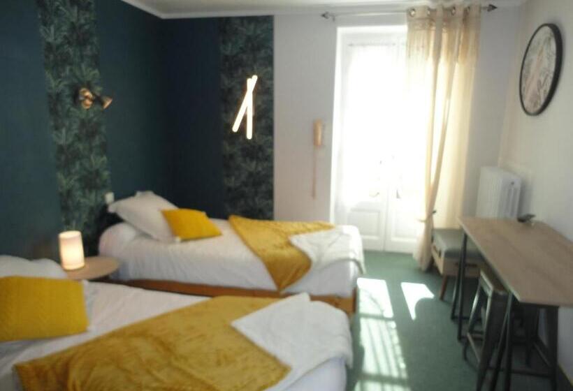 Номер Стандартный с Видом, Hôtel Restaurant Aux Armes D Estaing   Kb Hotel Group
