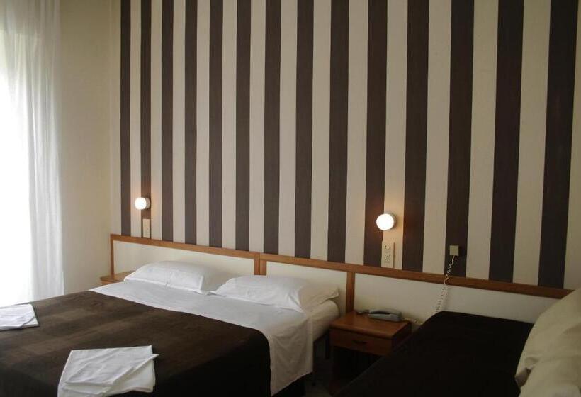Economy Quadruple Room, Esplanade